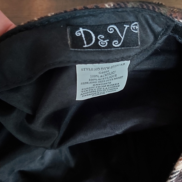 Plaid page boy hat. - Picture 3 of 5